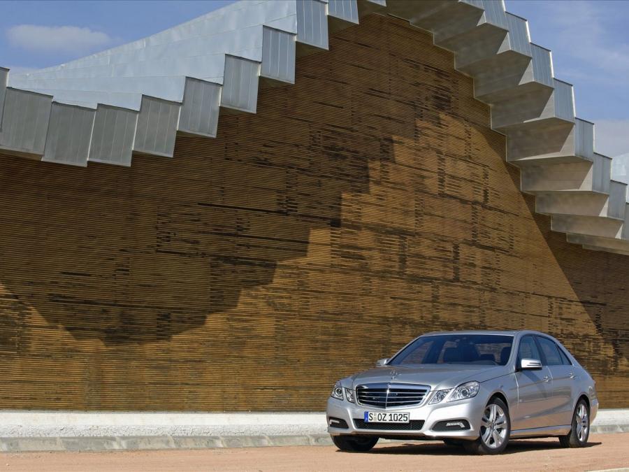  Mercedes-Benz E-Class 2009 года  (фото 73 из 74)